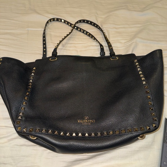 Women’s Valentino Garavani rockstud pebble grain calfskin tote bag made in Italy - Picture 3 of 17